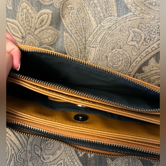 MATT&NAT Crossbody tan purse with double purse compartments - Picture 5 of 14